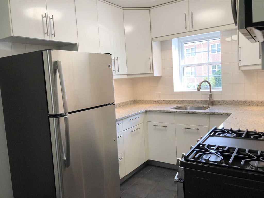 2 bed, 2 bath apartment for rent at 35 Lake Shore Ct Unit 2-2, Brighton — photo 8 of 19