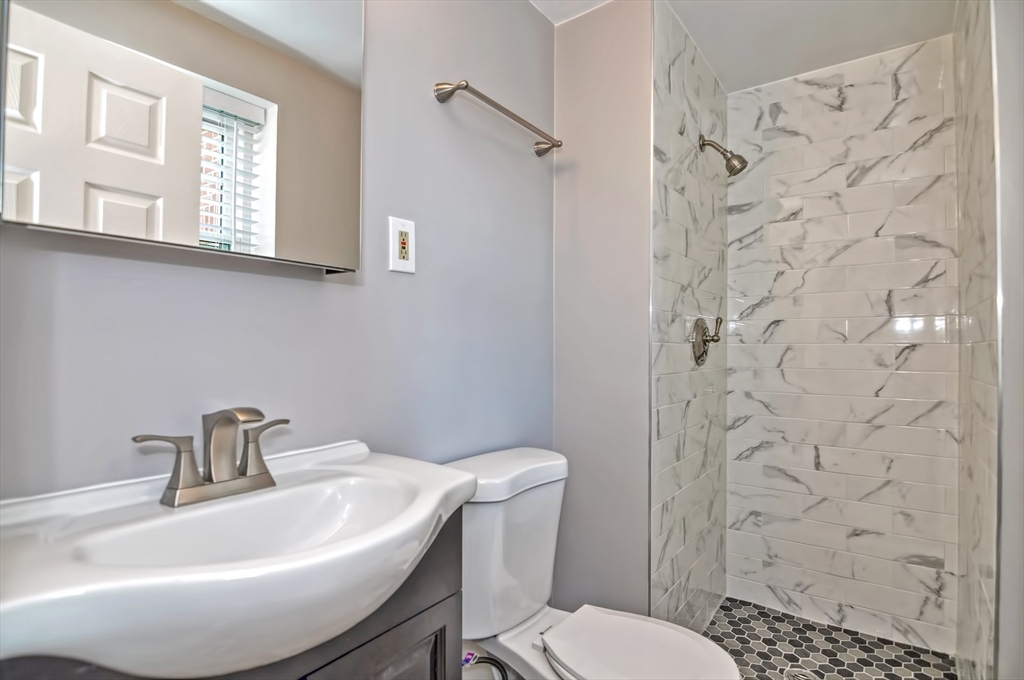 3 bed, 2 bath apartment for rent at 35 Lake Shore Ct Unit 2, Brighton — photo 17 of 19