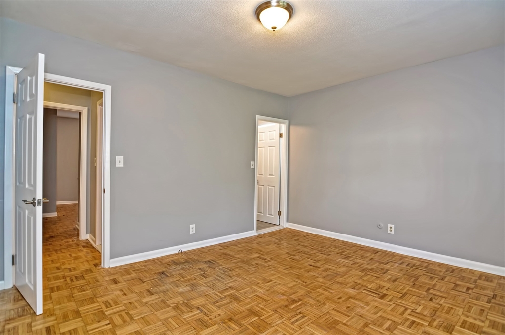 3 bed, 2 bath apartment for rent at 35 Lake Shore Ct Unit 2, Brighton — photo 11 of 19