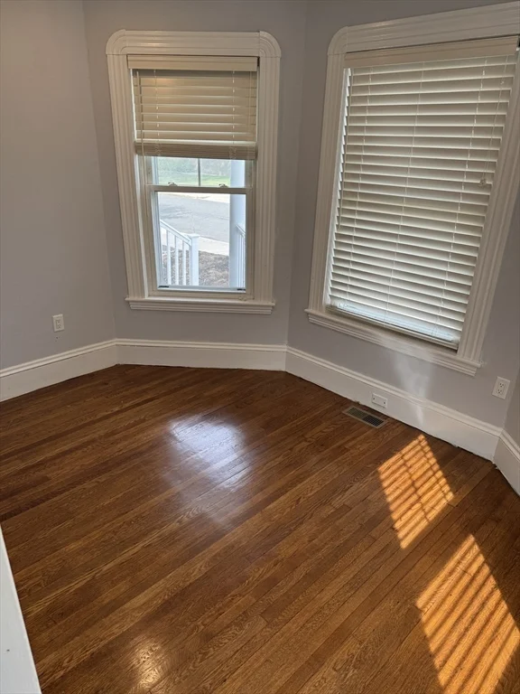 2 bed, 1 bath apartment for rent at 35 Lincoln St Unit 1, Winthrop — photo 6 of 11