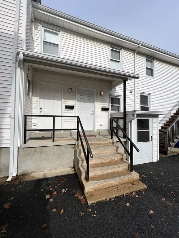 1 bed, 1 bath apartment for rent at 35 Lincoln St Unit 4, Malden — photo 2 of 13