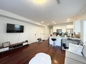 2 bed, 1 bath apartment for rent at 35 Magnolia Ave Unit 2, Central Square — photo 2 of 16