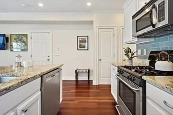 2 bed, 1 bath apartment for rent at 35 Magnolia Ave Unit 2, Central Square — photo 5 of 16