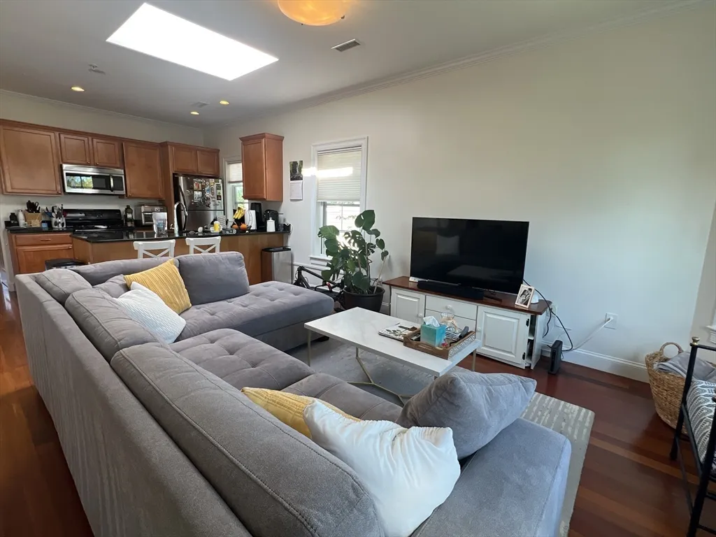2 bed, 1.5 bath apartment for rent at 35 Magnolia Ave Unit 6, Mid Cambridge — photo 3 of 13