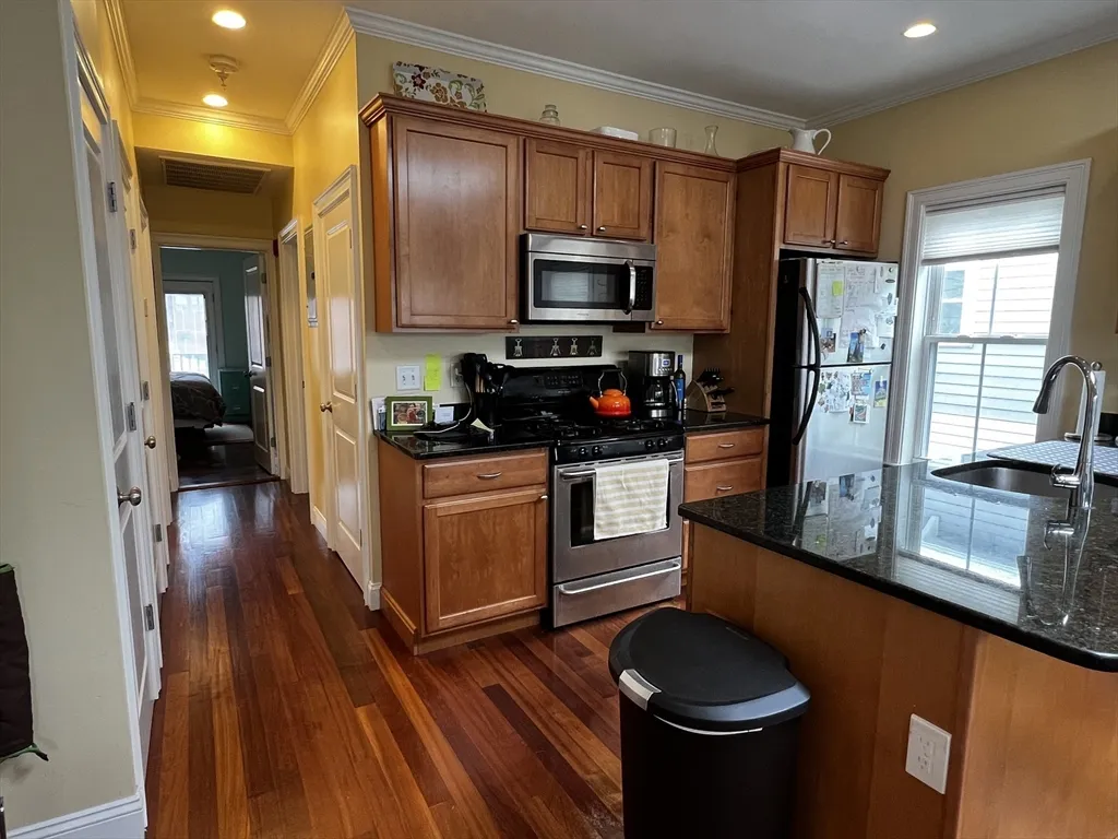 2 bed, 1.5 bath apartment for rent at 35 Magnolia Ave Unit 6, Mid Cambridge — photo 5 of 13