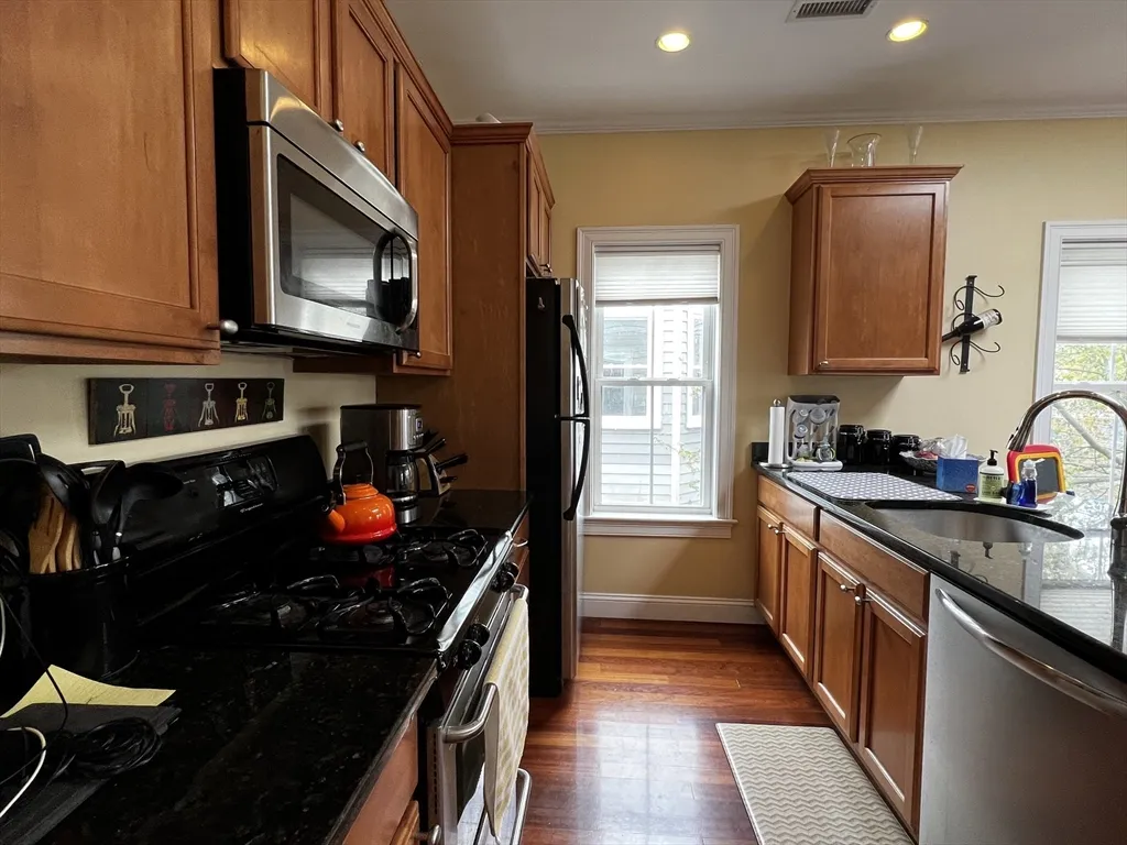 2 bed, 1.5 bath apartment for rent at 35 Magnolia Ave Unit 6, Mid Cambridge — photo 4 of 13
