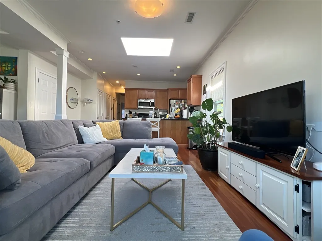 2 bed, 1.5 bath apartment for rent at 35 Magnolia Ave Unit 6, Mid Cambridge — photo 1 of 13