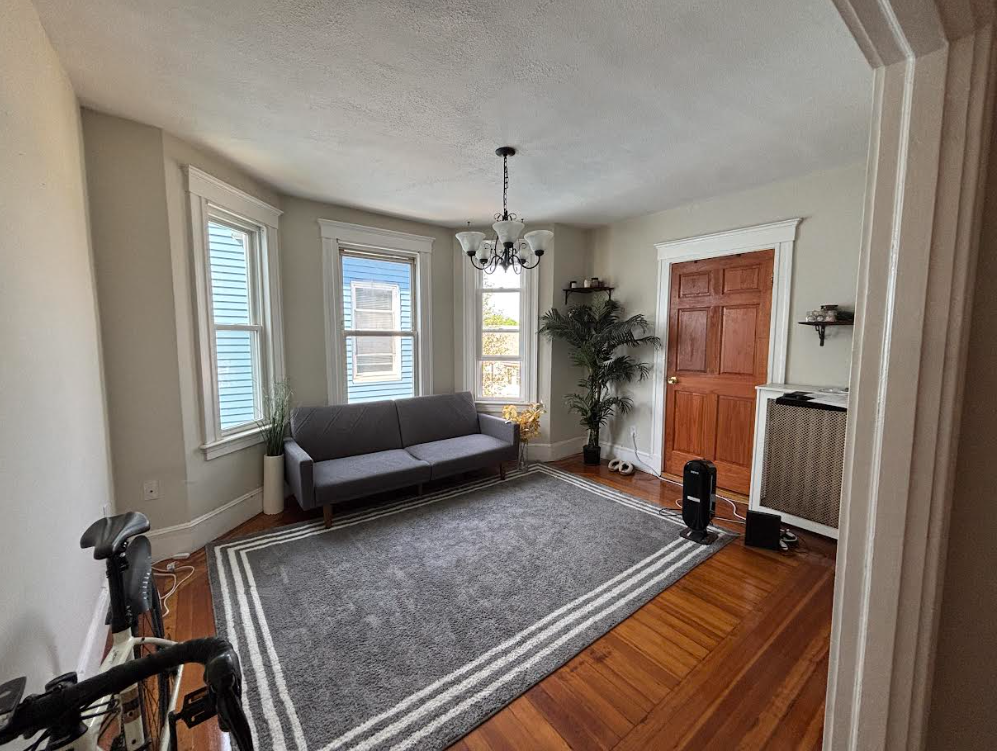 3.5 bed, 2 bath apartment for rent at 35 Magnus Ave Unit 2, Ward Two