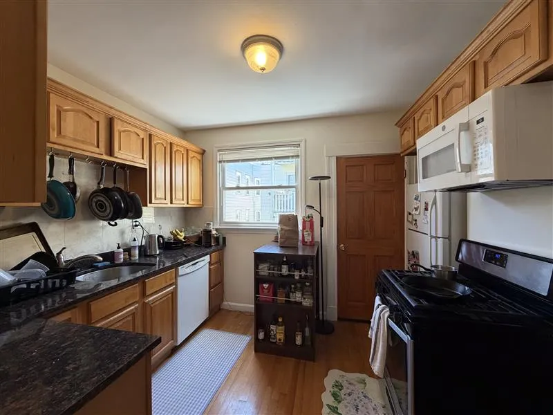 3 bed, 2 bath apartment for rent at 35 Magnus Ave Unit 3, Ward Two — photo 1 of 16
