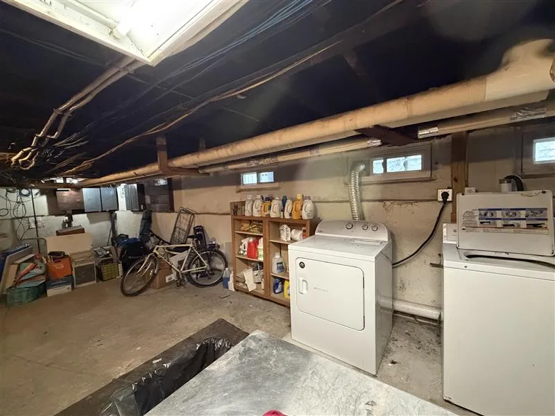3 bed, 2 bath apartment for rent at 35 Magnus Ave Unit 3, Ward Two — photo 15 of 16