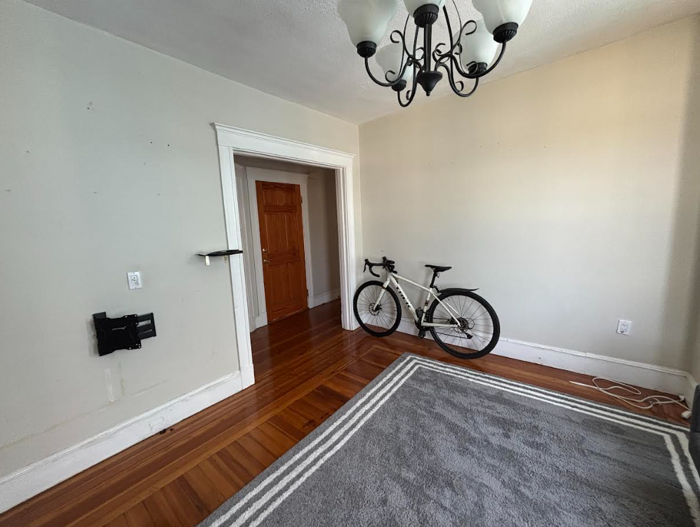 3.5 bed, 2 bath apartment for rent at 35 Magnus Ave Unit 3a, Ward Two — photo 3 of 19