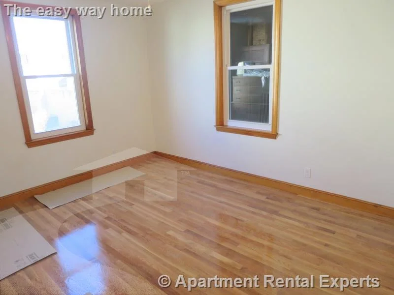3 bed, 1 bath apartment for rent at 35 Mansfield St Unit 2, Union Square — photo 5 of 12