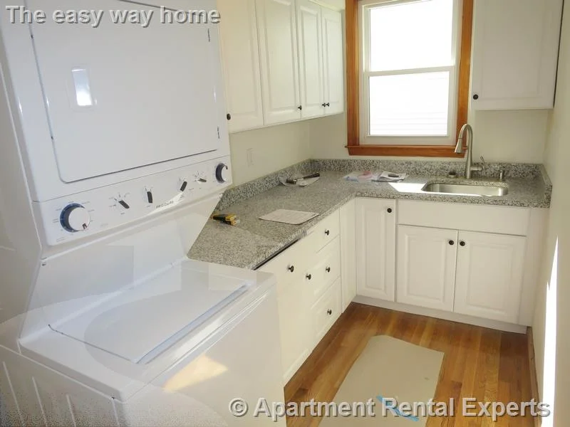 3 bed, 1 bath apartment for rent at 35 Mansfield St Unit 2, Union Square — photo 1 of 12