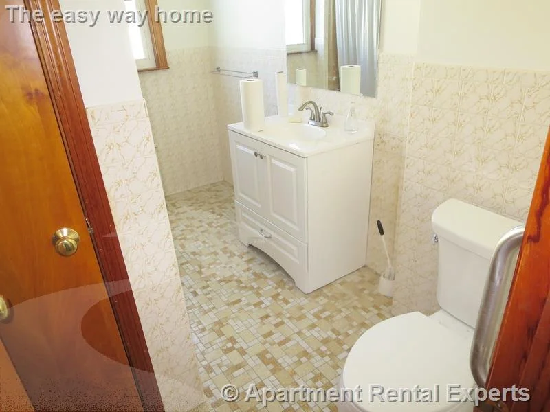 3 bed, 1 bath apartment for rent at 35 Mansfield St Unit 2, Union Square — photo 7 of 12