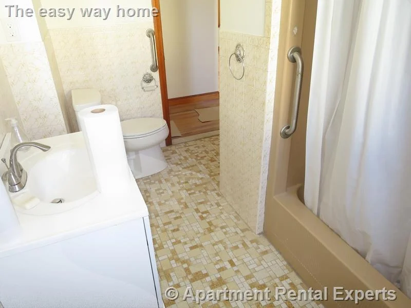 3 bed, 1 bath apartment for rent at 35 Mansfield St Unit 2, Union Square — photo 8 of 12
