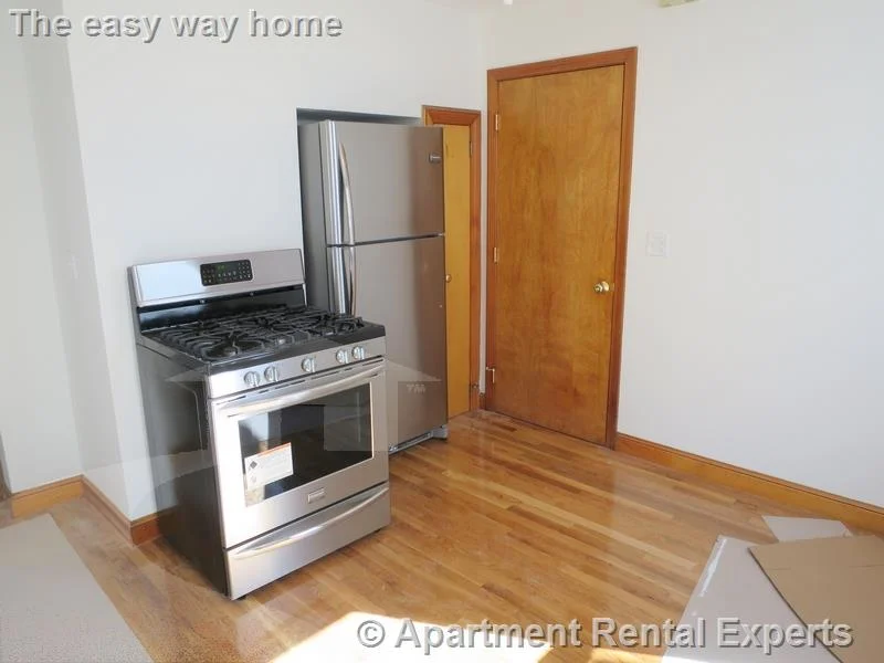 3 bed, 1 bath apartment for rent at 35 Mansfield St Unit 2, Union Square — photo 2 of 12
