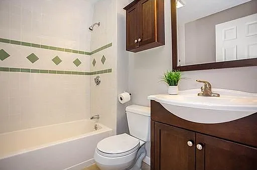 4.5 bed, 2 bath apartment for rent at 35 Maple St Unit 3, South Side — photo 18 of 19