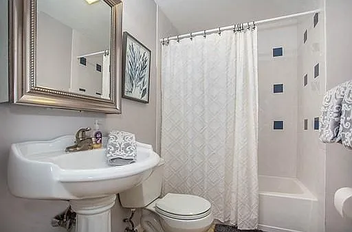 4.5 bed, 2 bath apartment for rent at 35 Maple St Unit 3, South Side — photo 19 of 19