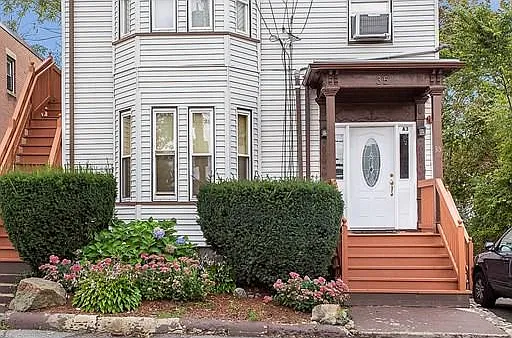 4.5 bed, 2 bath apartment for rent at 35 Maple St Unit 3, South Side — photo 1 of 19