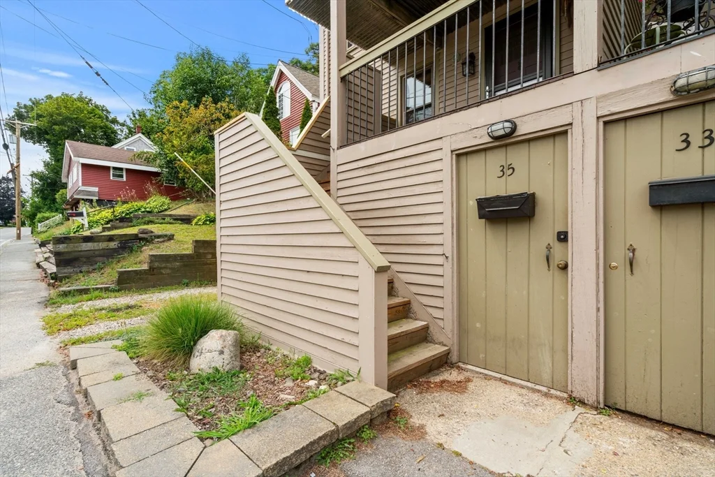 3 bed, 2 bath apartment for rent at 35 Merrimac Unit 35, Amesbury — photo 38 of 41