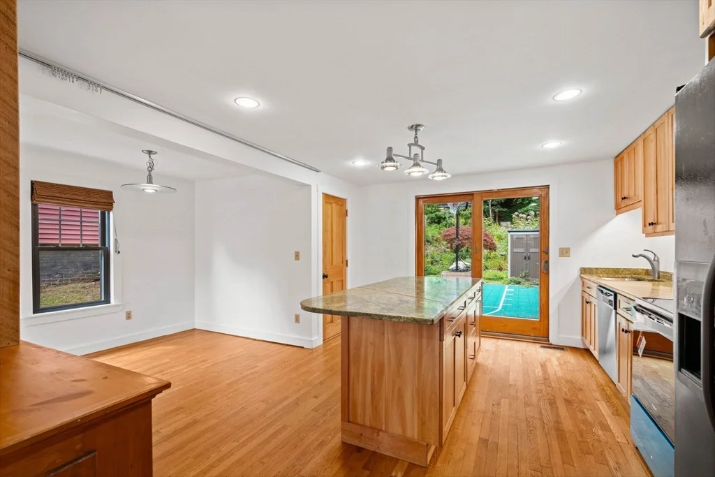 3 bed, 2 bath apartment for rent at 35 Merrimac Unit 35, Amesbury — photo 29 of 41