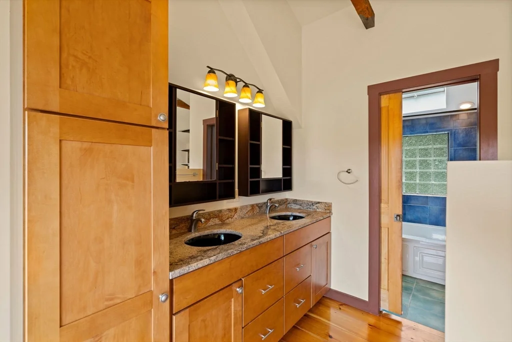 3 bed, 2 bath apartment for rent at 35 Merrimac Unit 35, Amesbury — photo 11 of 41