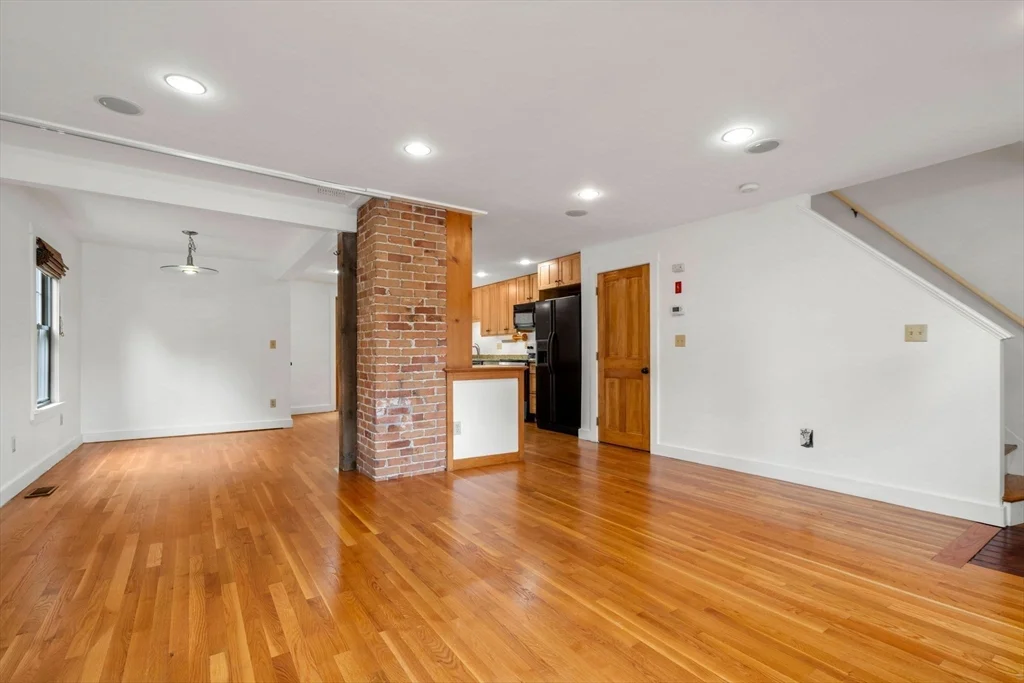 3 bed, 2 bath apartment for rent at 35 Merrimac Unit 35, Amesbury — photo 32 of 41