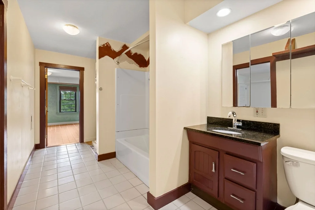3 bed, 2 bath apartment for rent at 35 Merrimac Unit 35, Amesbury — photo 21 of 41
