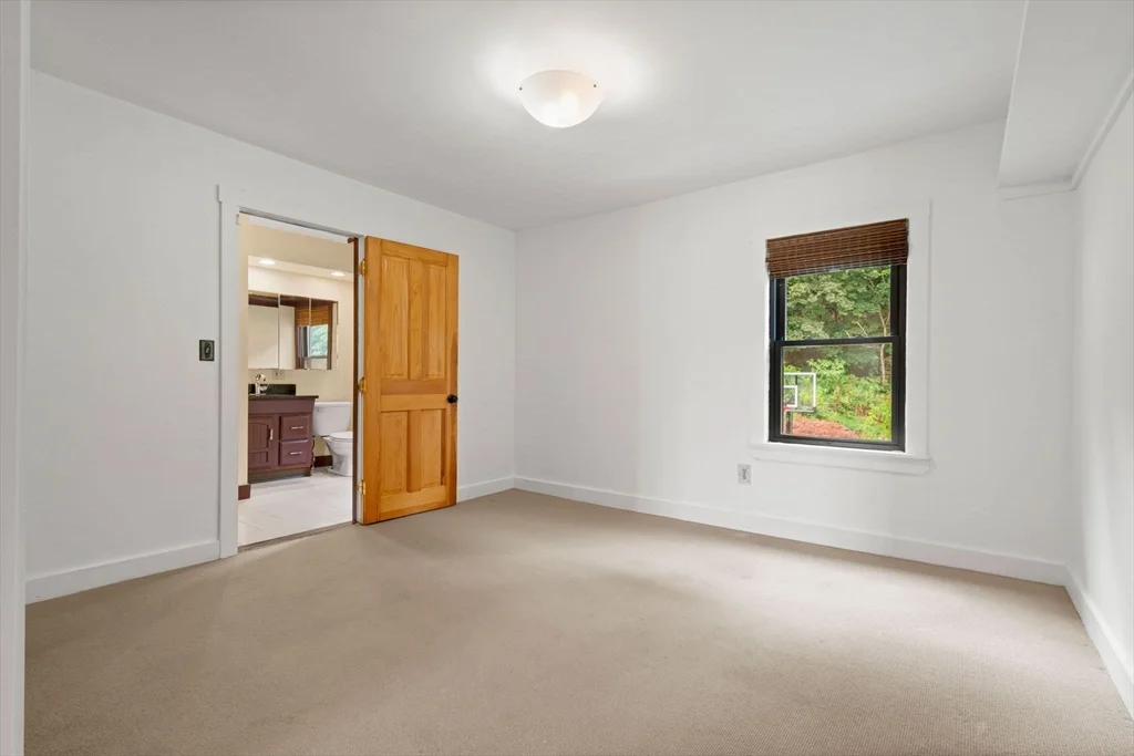 3 bed, 2 bath apartment for rent at 35 Merrimac Unit 35, Amesbury — photo 23 of 41