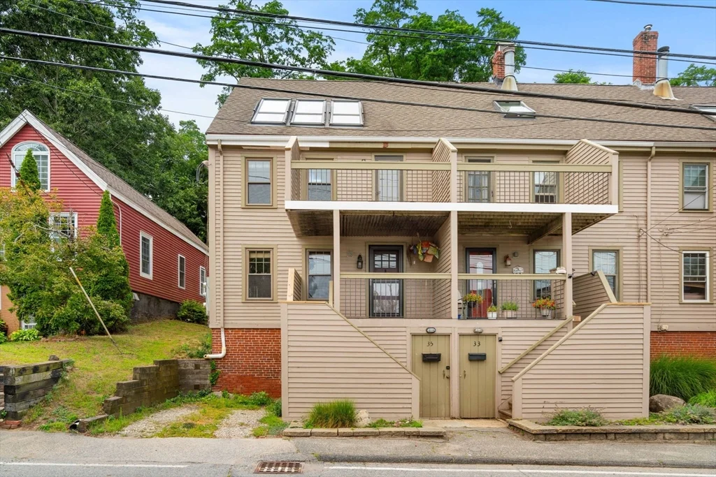 3 bed, 2 bath apartment for rent at 35 Merrimac Unit 35, Amesbury — photo 39 of 41