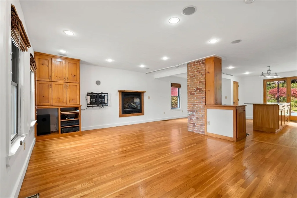3 bed, 2 bath apartment for rent at 35 Merrimac Unit 35, Amesbury — photo 30 of 41