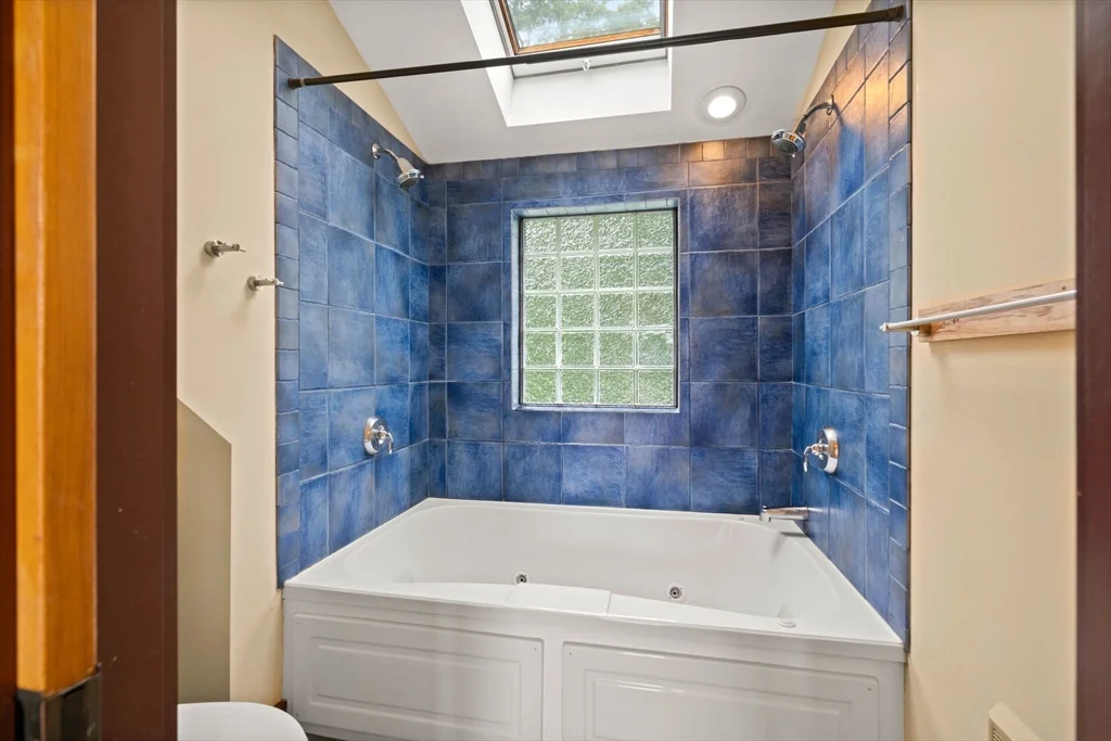 3 bed, 2 bath apartment for rent at 35 Merrimac Unit 35, Amesbury — photo 13 of 41