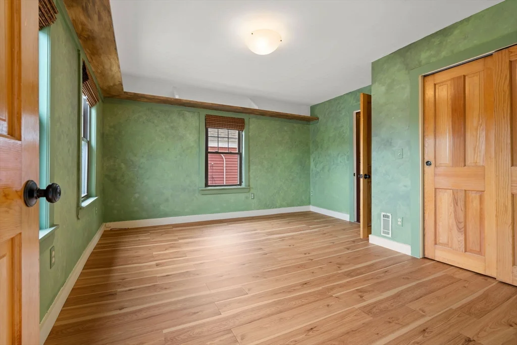 3 bed, 2 bath apartment for rent at 35 Merrimac Unit 35, Amesbury — photo 17 of 41