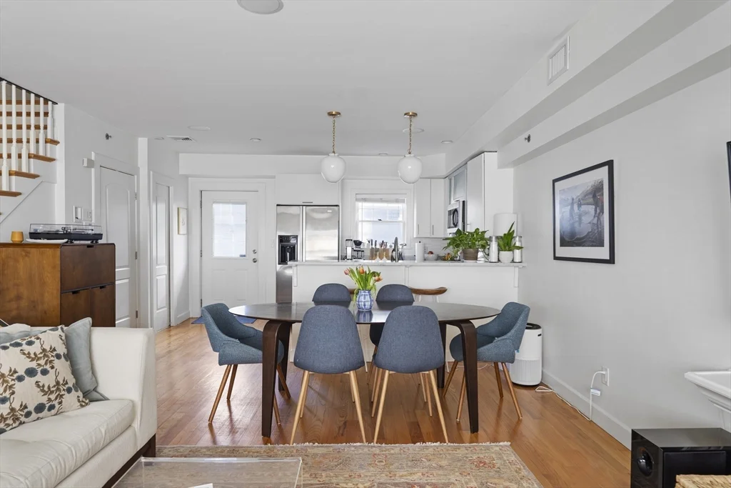 3 bed, 2 bath apartment for rent at 35 Middle St Unit A, South Boston — photo 8 of 24