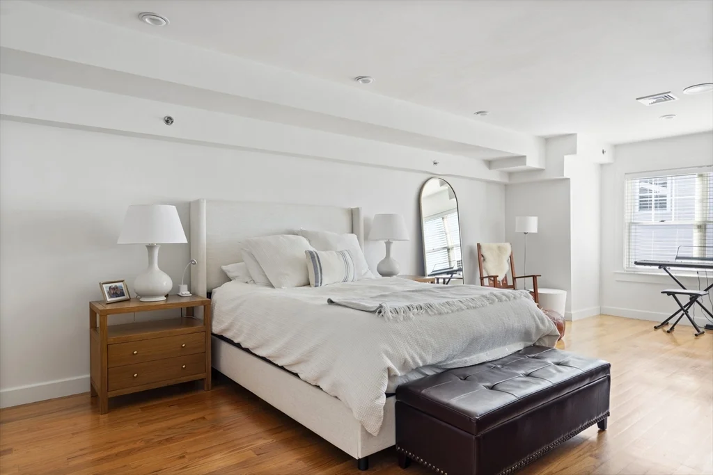 3 bed, 2 bath apartment for rent at 35 Middle St Unit A, South Boston — photo 14 of 24