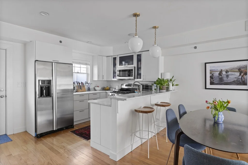 3 bed, 2 bath apartment for rent at 35 Middle St Unit A, South Boston — photo 1 of 24