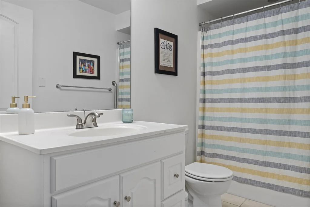 3 bed, 2 bath apartment for rent at 35 Middle St Unit A, South Boston — photo 20 of 24