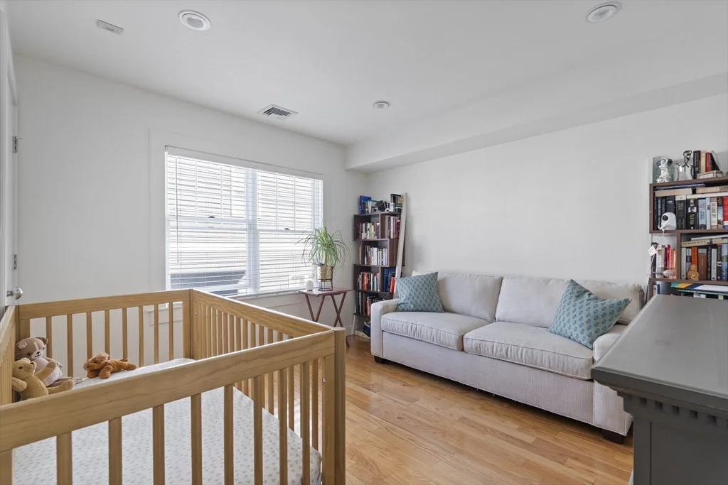 3 bed, 2 bath apartment for rent at 35 Middle St Unit A, South Boston — photo 19 of 24