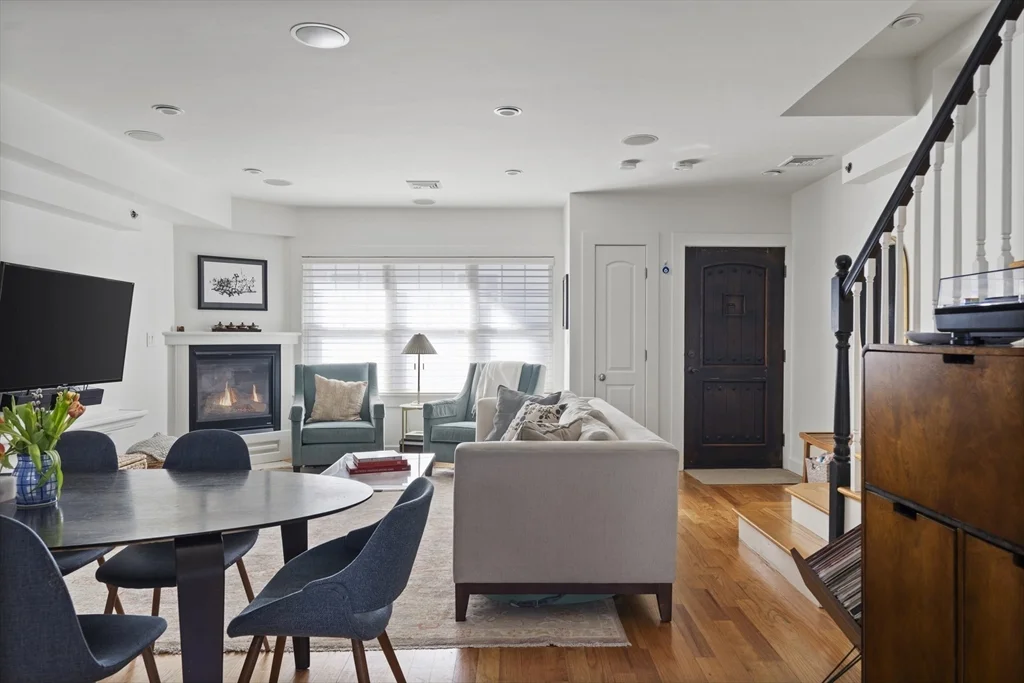 3 bed, 2 bath apartment for rent at 35 Middle St Unit A, South Boston — photo 7 of 24