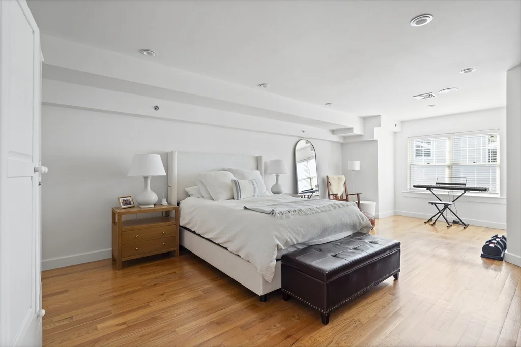 3 bed, 2 bath apartment for rent at 35 Middle St Unit A, South Boston — photo 11 of 24