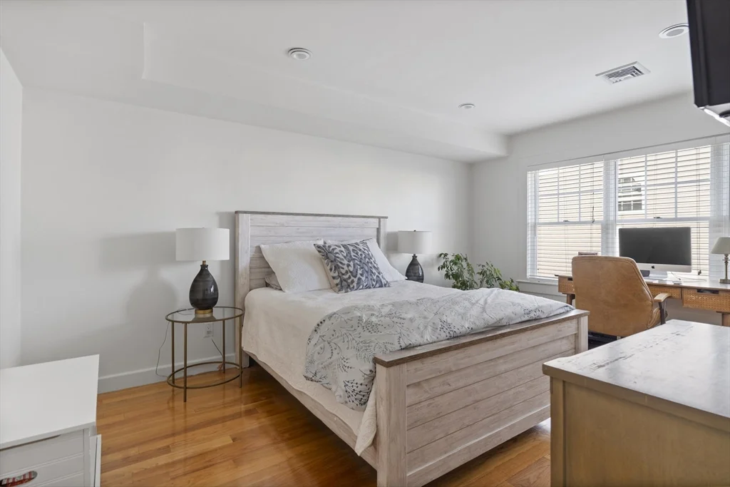 3 bed, 2 bath apartment for rent at 35 Middle St Unit A, South Boston — photo 17 of 24