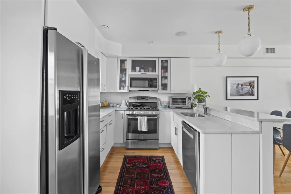 3 bed, 2 bath apartment for rent at 35 Middle St Unit A, South Boston — photo 3 of 24