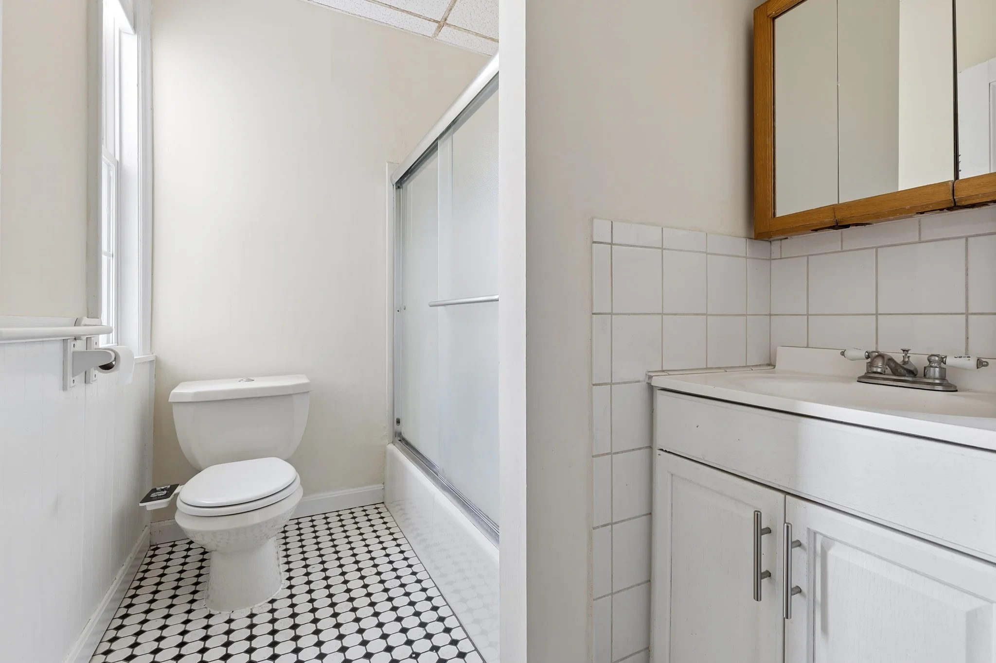 3 bed, 1 bath apartment for rent at 35 Morse St Unit 2, Newton Corner — photo 17 of 30