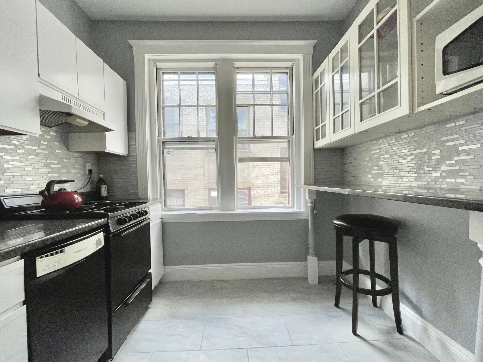 2 bed, 1 bath apartment for rent at 35 Mount Hood Rd Unit 10, Brighton — photo 2 of 14