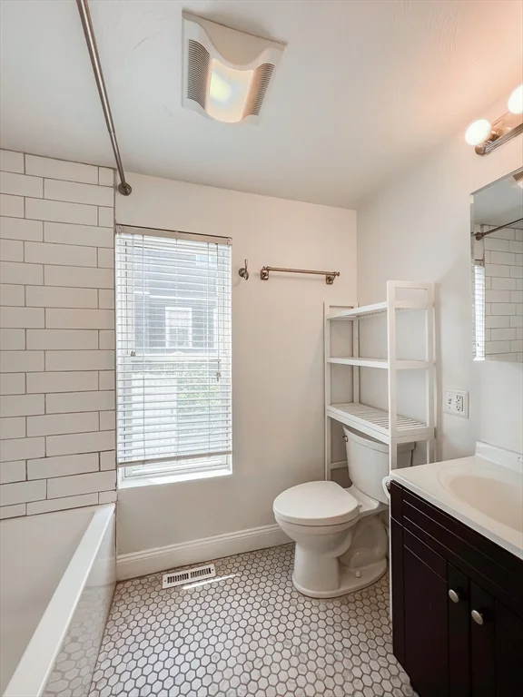 1 bed, 1 bath apartment for rent at 35 Newbern Ave Unit 1, Medford — photo 6 of 11