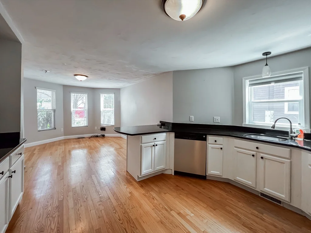 1 bed, 1 bath apartment for rent at 35 Newbern Ave Unit 1, Medford — photo 2 of 11