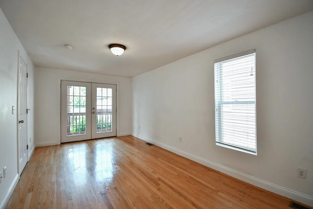 1 bed, 1 bath apartment for rent at 35 Newbern Ave Unit 1, Medford — photo 4 of 11