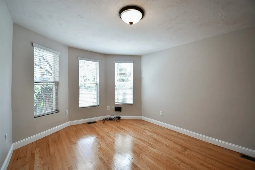 1 bed, 1 bath apartment for rent at 35 Newbern Ave Unit 1, Medford — photo 3 of 11