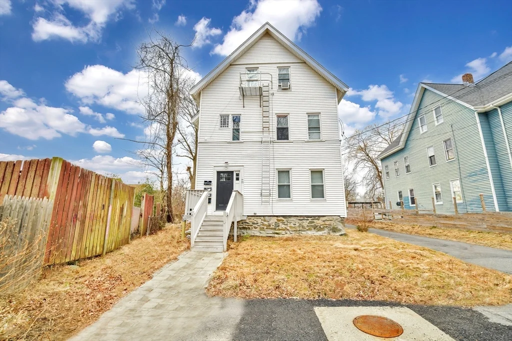3 bed, 1 bath apartment for rent at 35 Newcomb Pl Unit 2, Taunton — photo 1 of 15