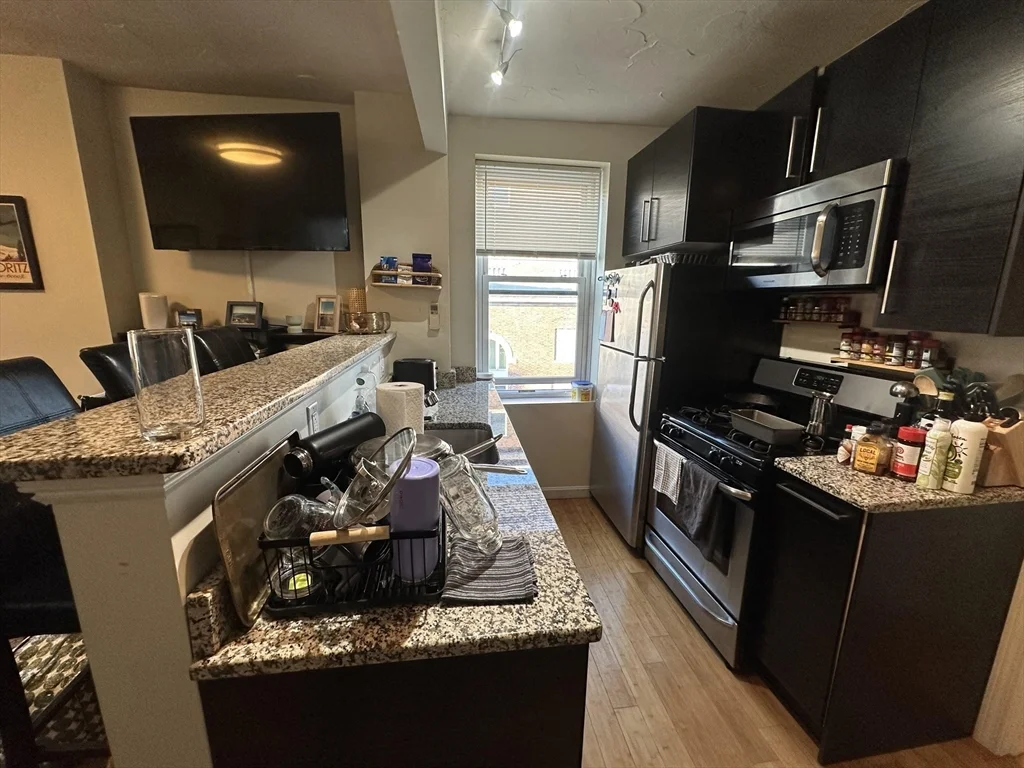 2 bed, 1 bath apartment for rent at 35 North Margin St Unit 8, North End — photo 4 of 10